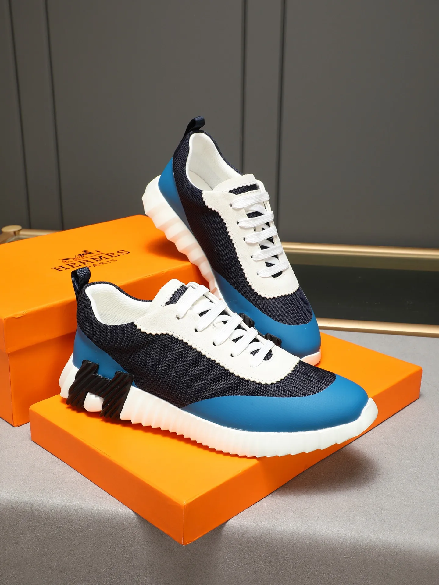 Men's shoes 💰460 [Hermes] fe new arrival~ New Bouncing sneakers Hermès are the most comfortable shoes, no one else⃣️, they are very light on the feet and look great, you will not feel tired when you go shopping and running around 👍 Very light and comfortable, extremely light, suitable for both sports and leisure, and feel great when you step on them! It’s up to you to choose, there’s always what you want~ ✔️Fabric: First layer frosted➕Imported glue➕Breathable mesh ✔️Inner lining: Imported mesh ✔️Outsole: Original outsole ✔️Size: Men’s 38-44 (45 custom-made)